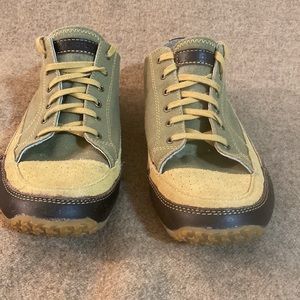 Medium Design Group.  Womens  US 8.5. Leather Suede  leather